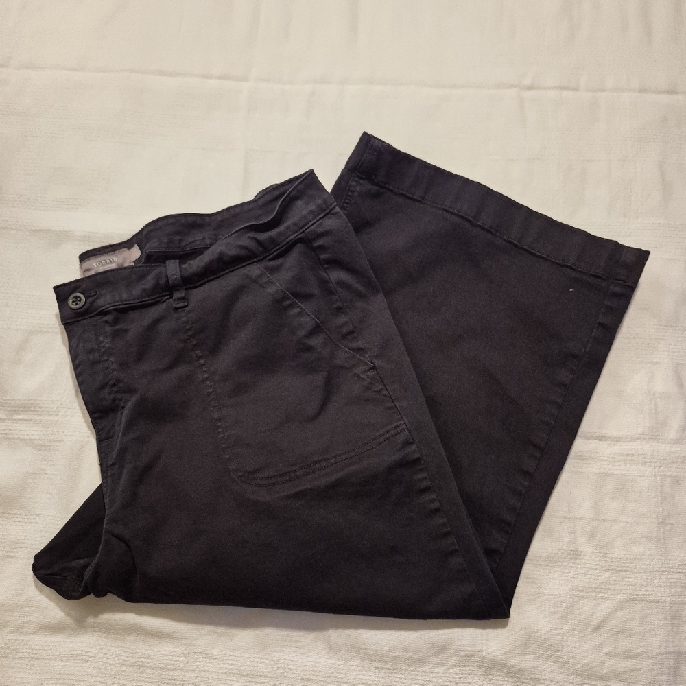 Torrid Pants Womens 3X 24W Wide Leg Crop Capri Black Twill Essential Classic